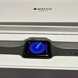 Used series 3 Apple Watch aluminum grey band